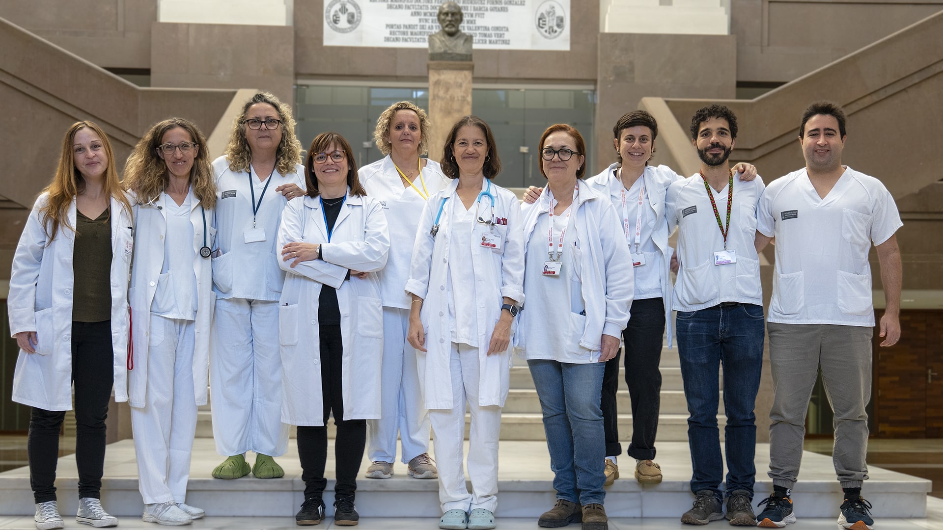 De izquierda a derecha: Sandra Pérez, Ana Ferrer, Paloma Mahiques, Rosa Oltra, María Amparo Honrubia, María José Forner, María José Galindo, Anaïs Corma, Carlos Bea y Andreu Belmonte.